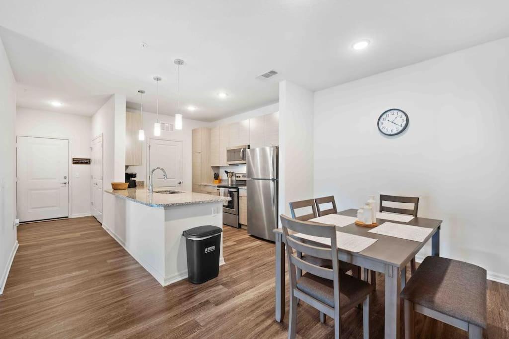 Lavish 2Br Apartment In Tampa Extérieur photo